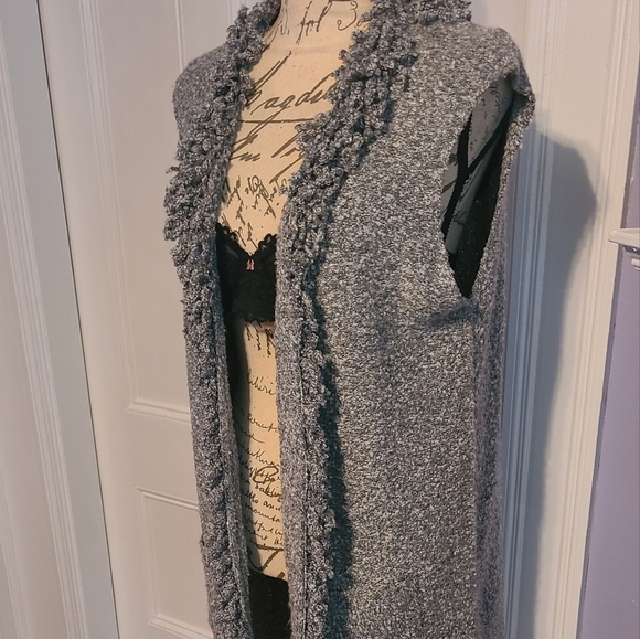 HP🔥🔥Gorgeous Grey Fuzzy Sweater vest/cardigan NWOT - Picture 8 of 16